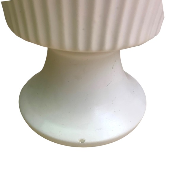 VTG 1960’s McCoy MCP USA White Wedding Pedestal Planter Flower Pot Vase Decor - Picture 11 of 12